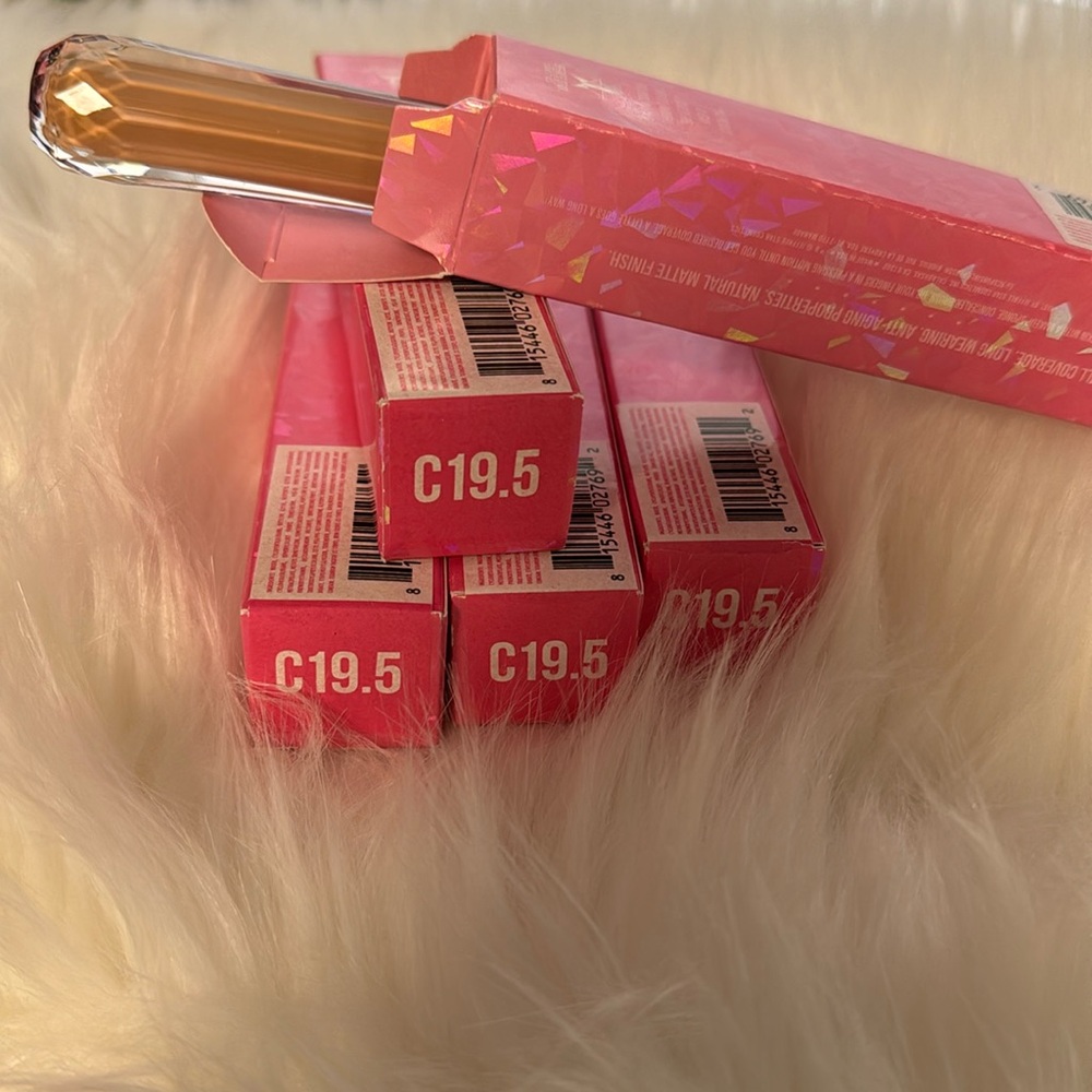 Jeffree Star NWB 19.5 CONCEALER full coverage long wearing (PRICE FOR ONE)